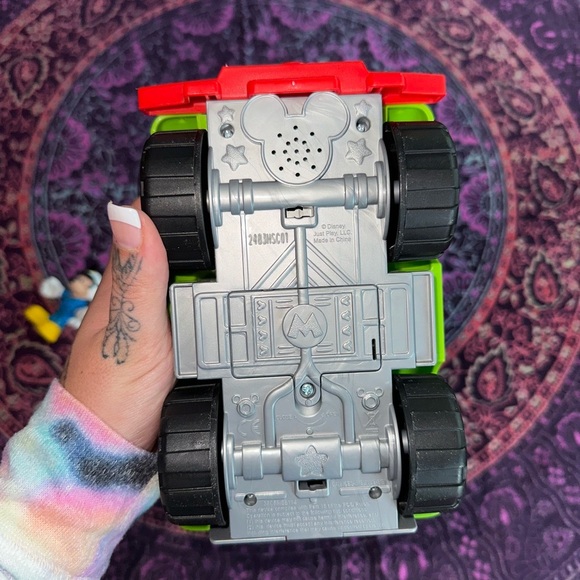 Green Mickey Mouse Toy Truck + Figure - Picture 4 of 10